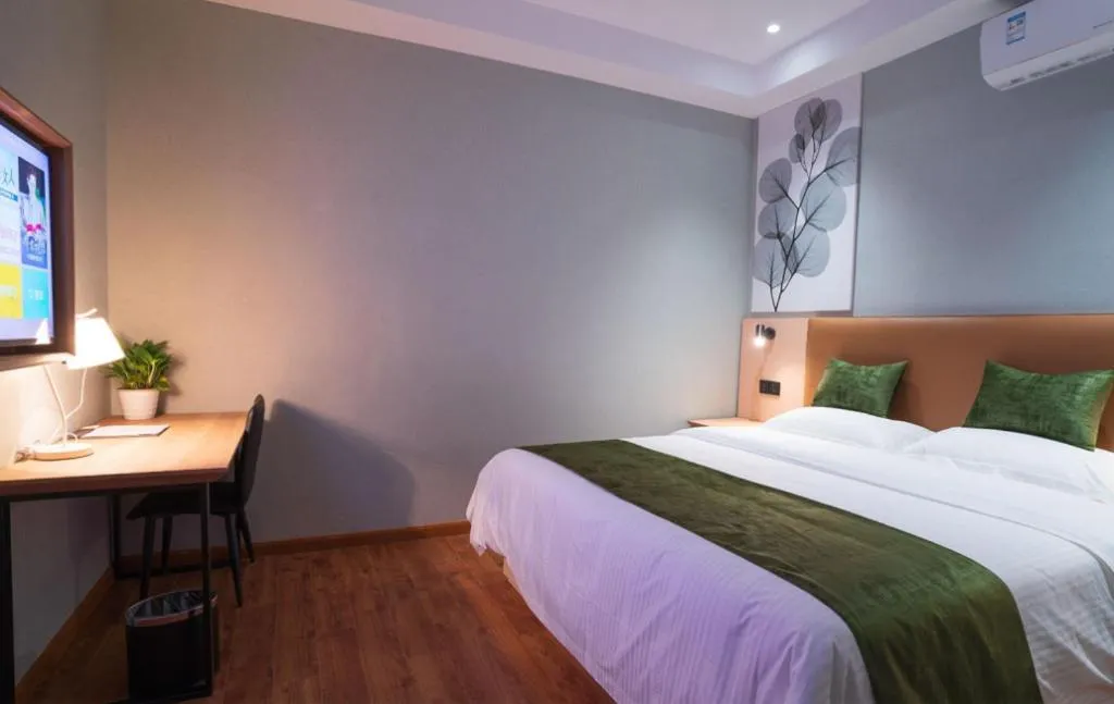 Bed in GreenTree Inn Express Suzhou Luzhi Ancient Town Scenic Area Xiaoshi Road