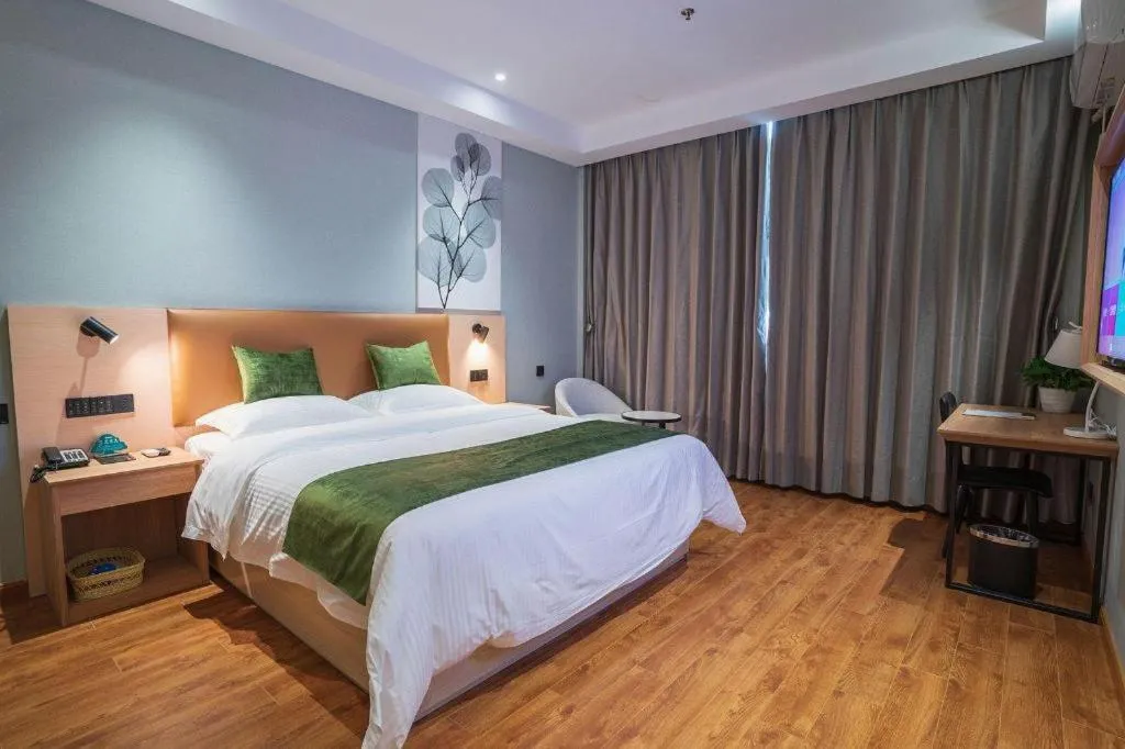 Bed in GreenTree Inn Express Suzhou Luzhi Ancient Town Scenic Area Xiaoshi Road