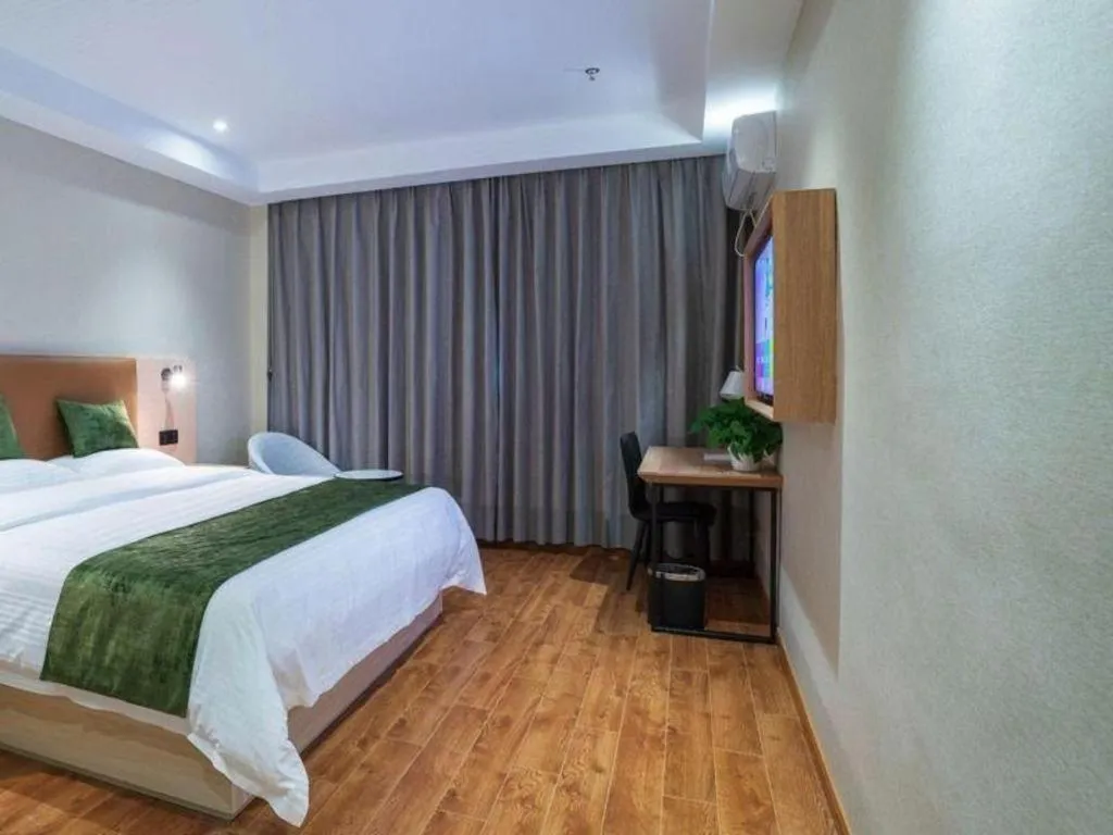 Bed in GreenTree Inn Express Suzhou Luzhi Ancient Town Scenic Area Xiaoshi Road