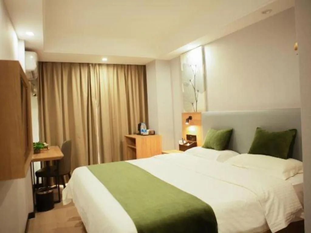 Bed in GreenTree Inn Express Hainan Haikou Haixiu Zhong Road