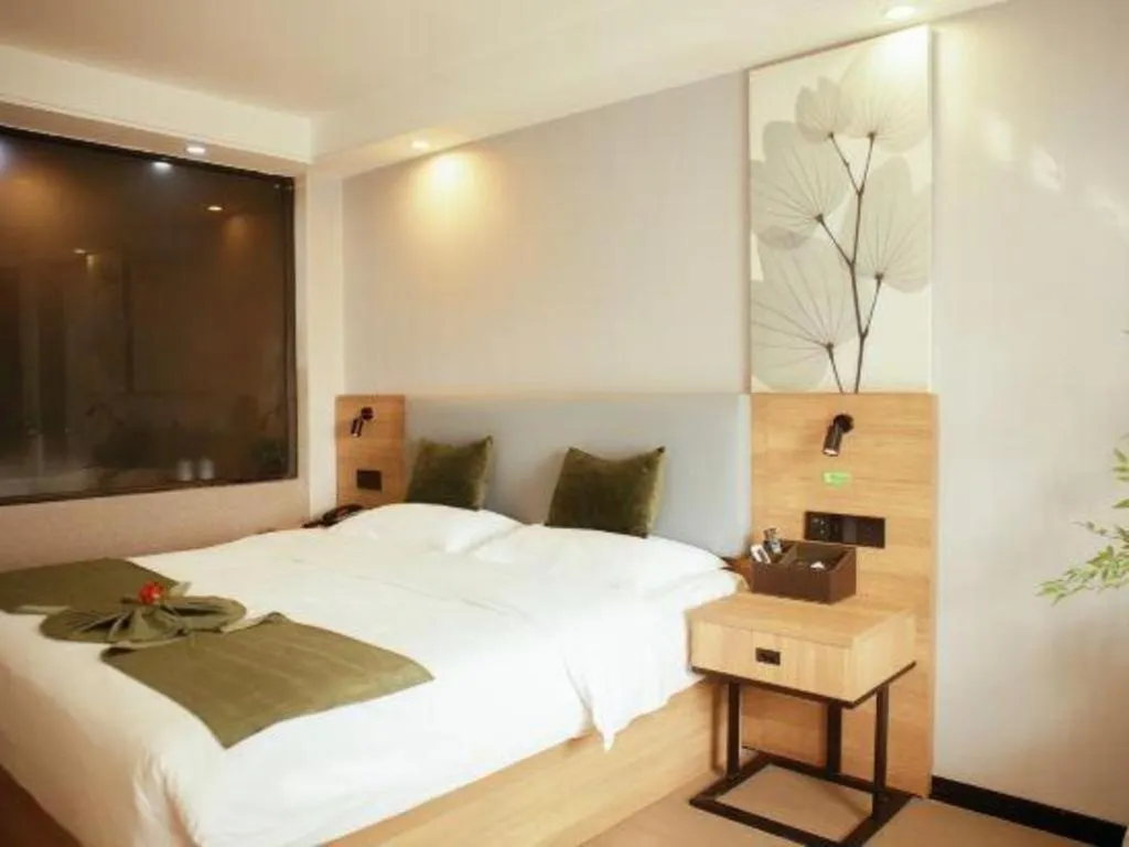 Bed in GreenTree Inn Express Hainan Haikou Haixiu Zhong Road