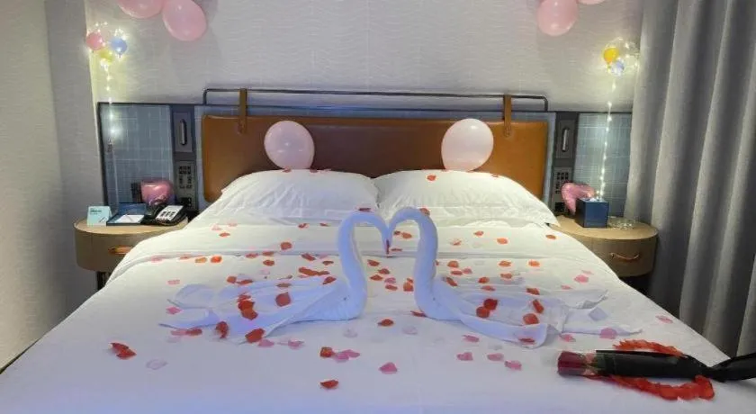 Bed in Echarm Hotel Guangzhou Tiyu West Raod Metro Station