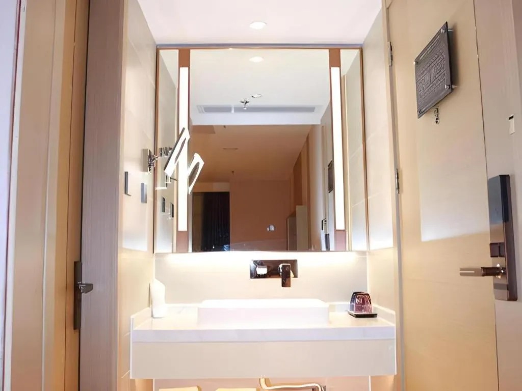 Bed in Lavande Hotel Shenzhen East Gate Wanxiang City Guomao Metro Statipn