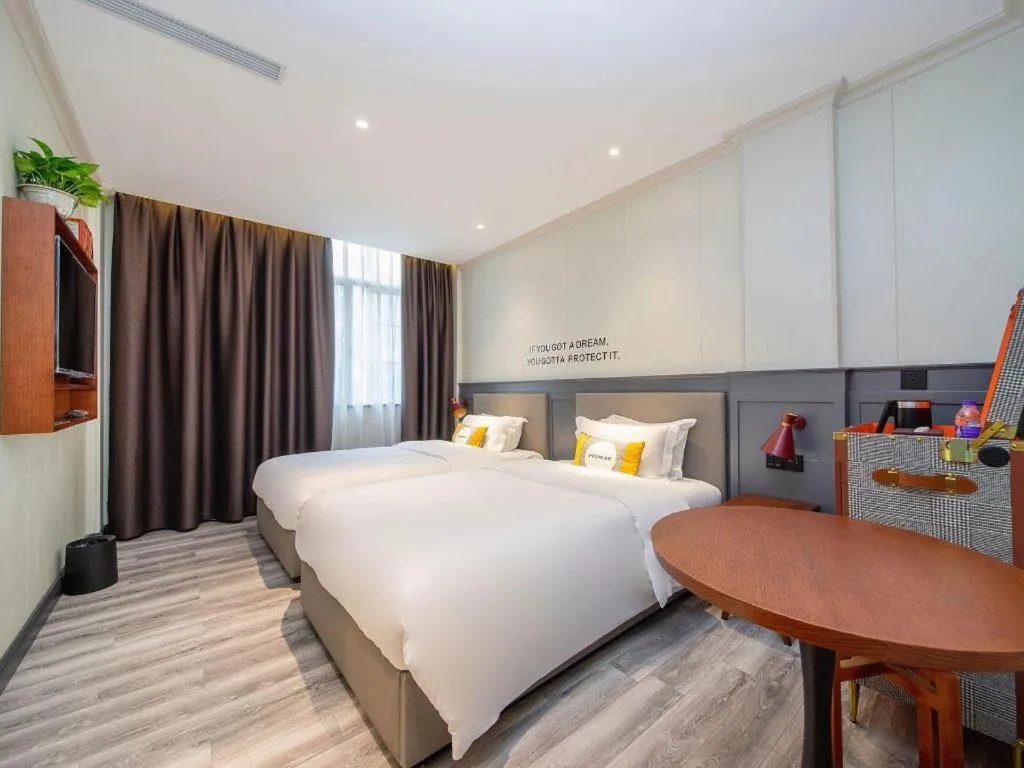 Bed in City Comfort Premier Hotel Guangzhou Tower Chigang Metro Station Pazhou Exhibition