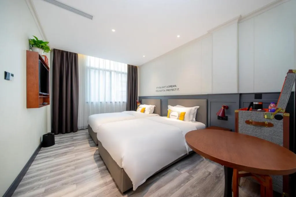 Bed in City Comfort Premier Hotel Guangzhou Tower Chigang Metro Station Pazhou Exhibition