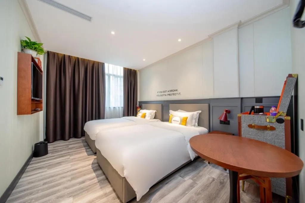 Bed in City Comfort Premier Hotel Guangzhou Tower Chigang Metro Station Pazhou Exhibition