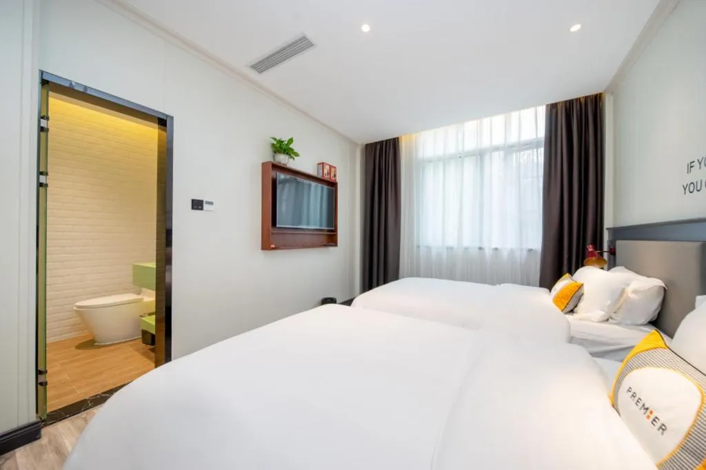 Bed in City Comfort Premier Hotel Guangzhou Tower Chigang Metro Station Pazhou Exhibition