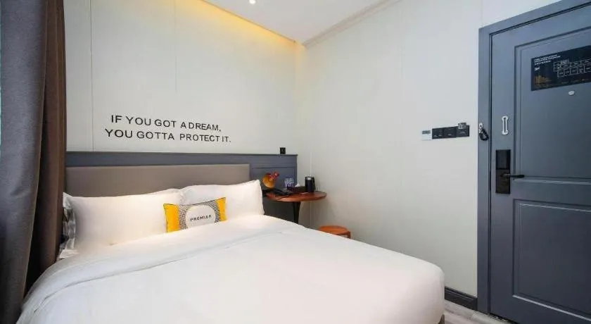 Bed in City Comfort Premier Hotel Guangzhou Tower Chigang Metro Station Pazhou Exhibition