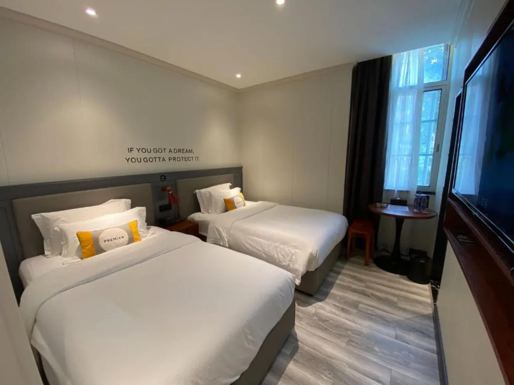 Bed in City Comfort Premier Hotel Guangzhou Tower Chigang Metro Station Pazhou Exhibition