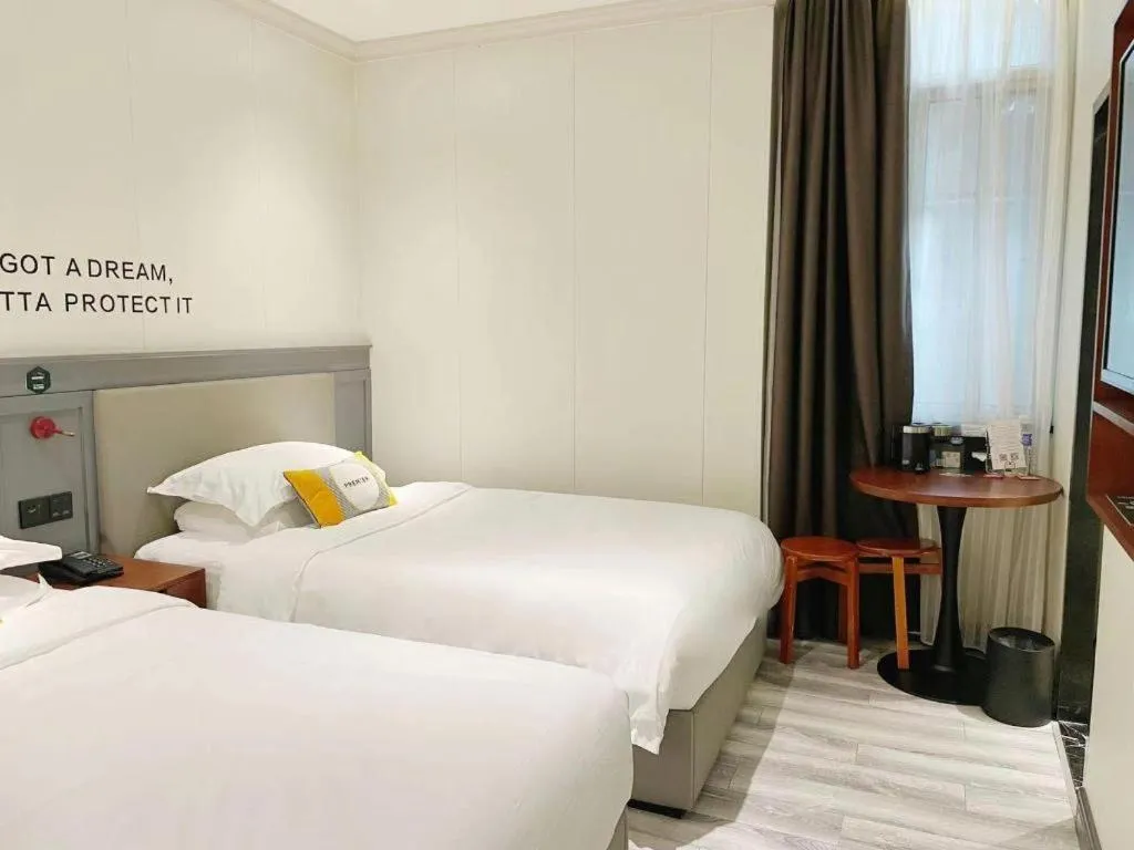 Bed in City Comfort Premier Hotel Guangzhou Tower Chigang Metro Station Pazhou Exhibition