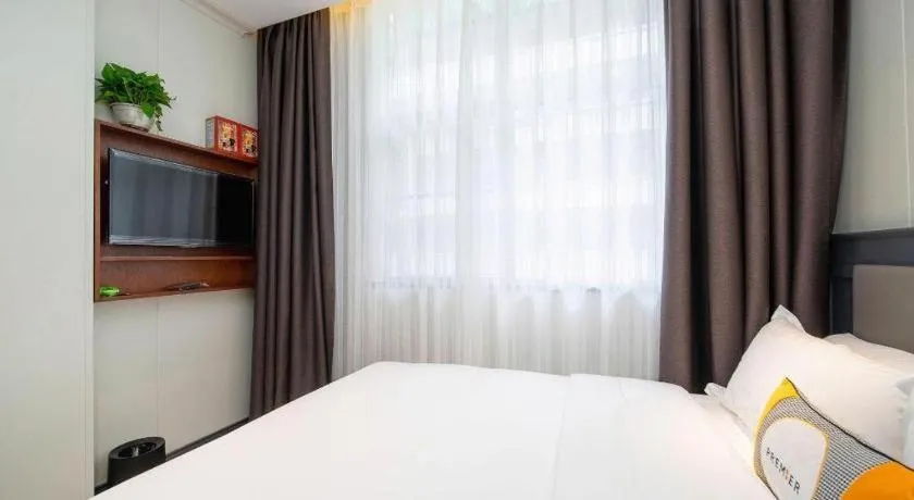 Bed in City Comfort Premier Hotel Guangzhou Tower Chigang Metro Station Pazhou Exhibition