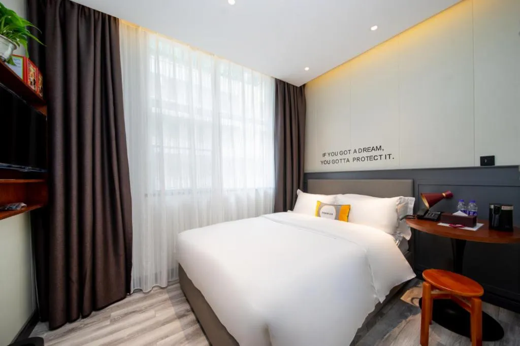 Bed in City Comfort Premier Hotel Guangzhou Tower Chigang Metro Station Pazhou Exhibition