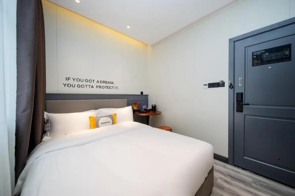 Bed in City Comfort Premier Hotel Guangzhou Tower Chigang Metro Station Pazhou Exhibition