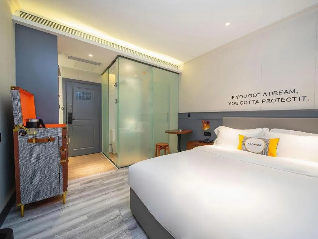 Bed in City Comfort Premier Hotel Guangzhou Tower Chigang Metro Station Pazhou Exhibition