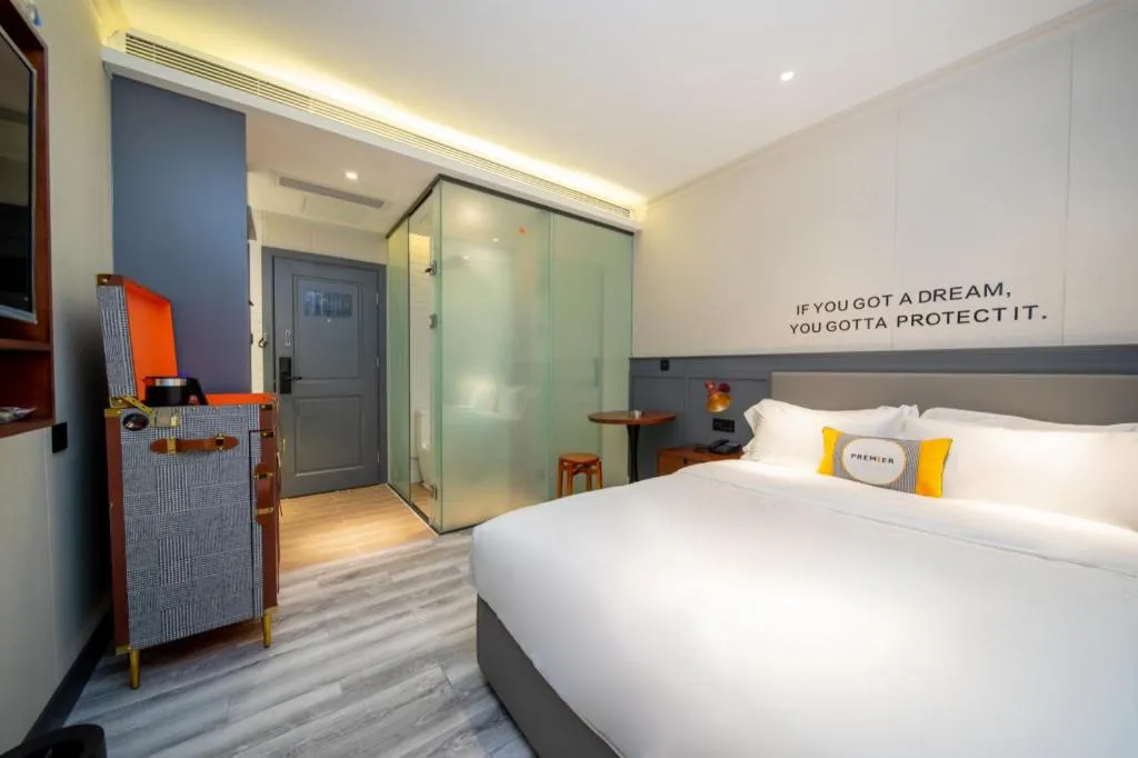 Bed in City Comfort Premier Hotel Guangzhou Tower Chigang Metro Station Pazhou Exhibition