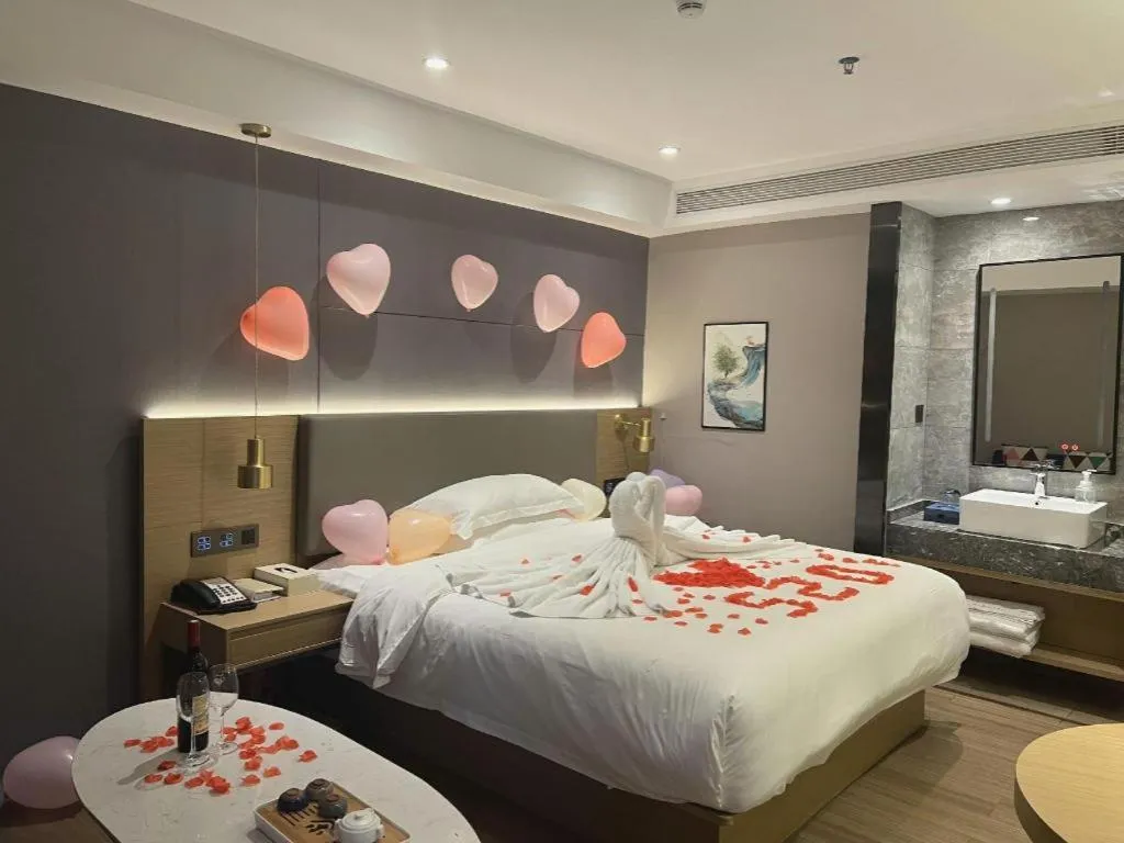 Bed in Echarm Hotel Guangzhou Gangding Huashi Metro Station