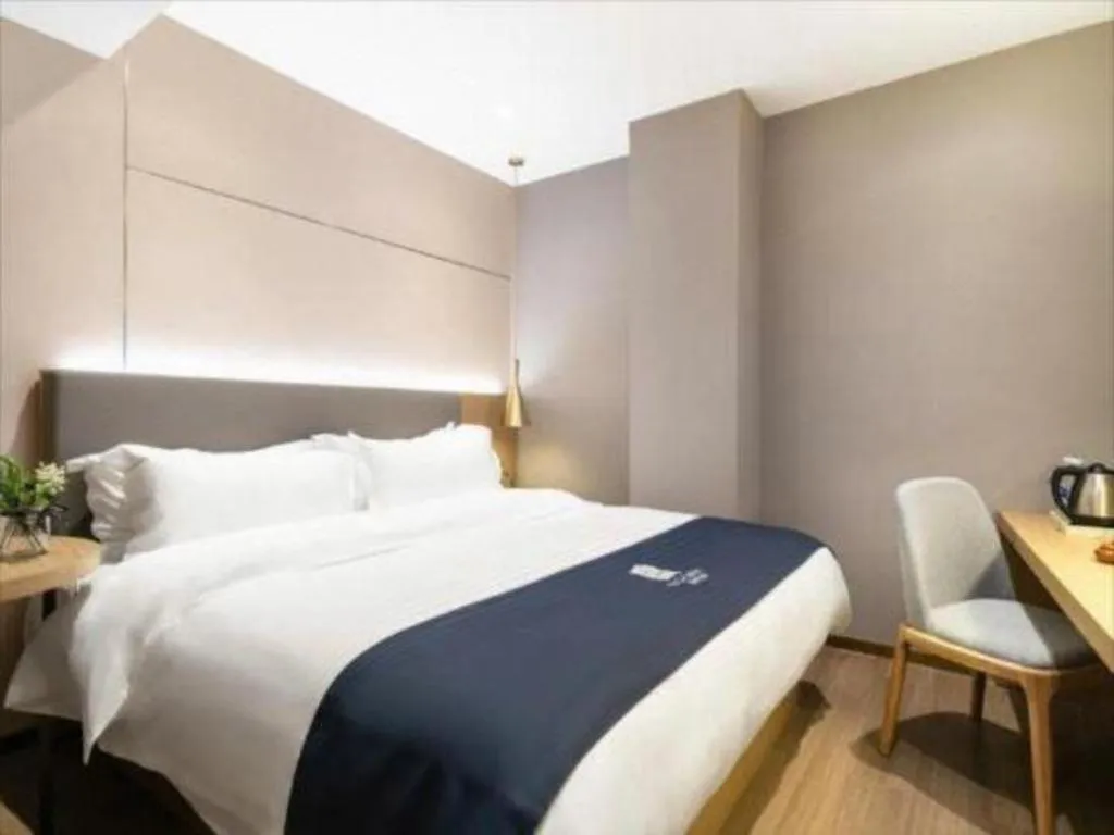 Bed in Echarm Hotel Guangzhou Gangding Huashi Metro Station