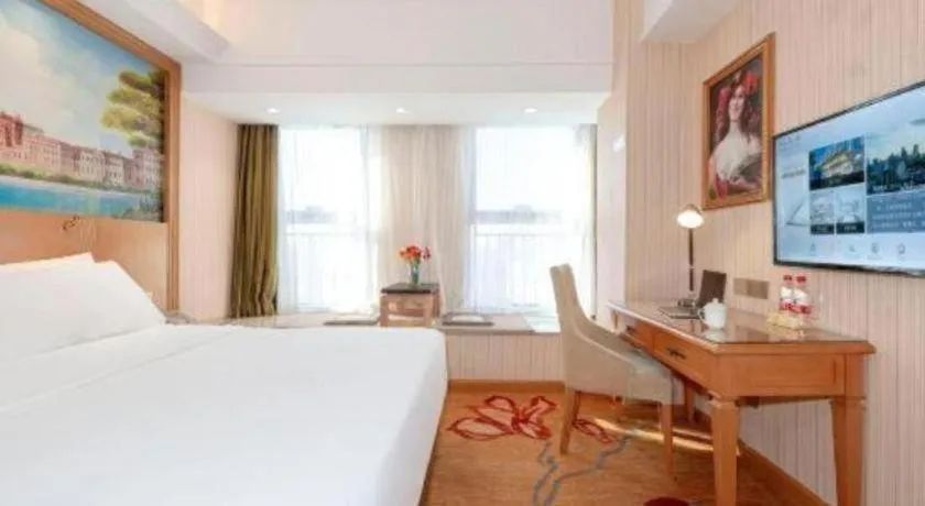 Bed in Vienna Hotel Zhengzhou Only Henan Movie Town