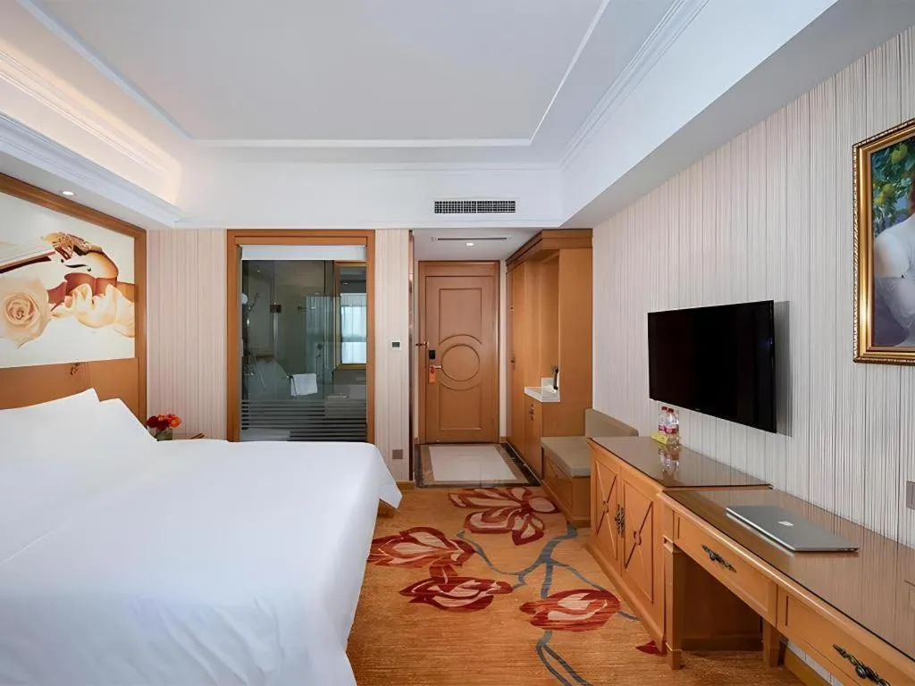 Bed in Vienna Hotel Zhengzhou Only Henan Movie Town