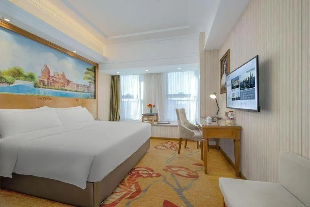 Bed in Vienna Hotel Zhengzhou Only Henan Movie Town