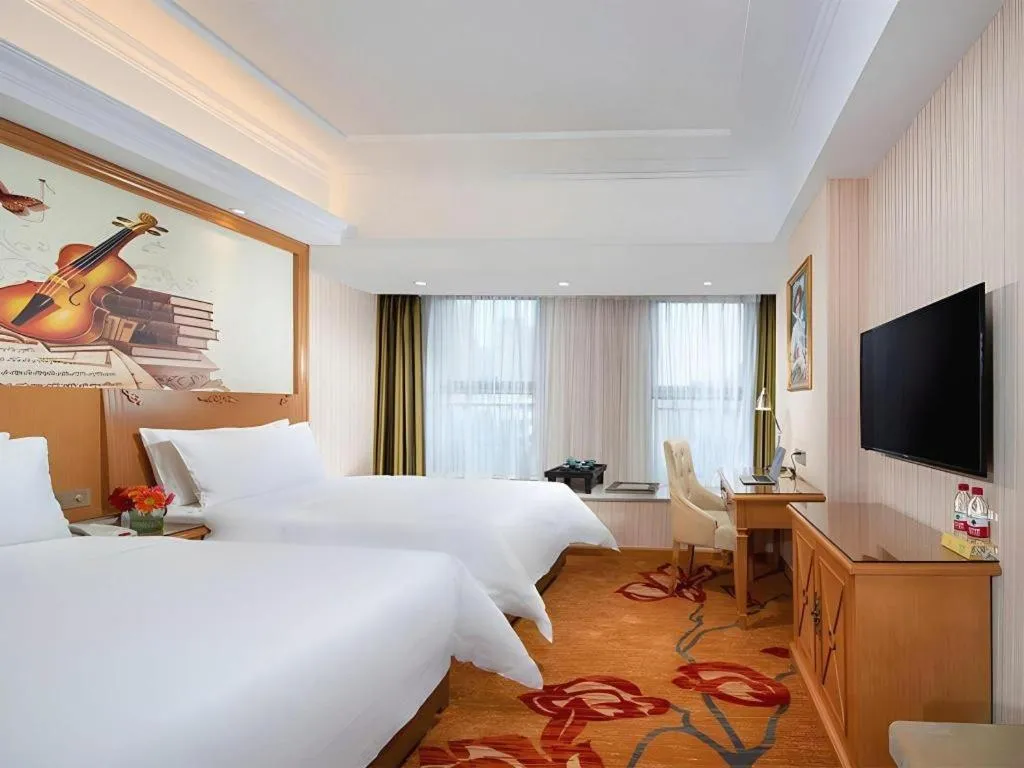 Bed in Vienna Hotel Zhengzhou Only Henan Movie Town