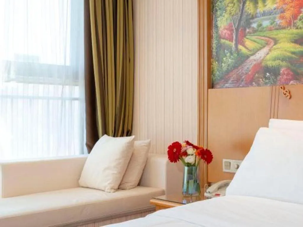 Bed in Vienna Hotel Zhengzhou Only Henan Movie Town