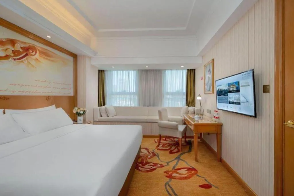 Bed in Vienna Hotel Zhengzhou Only Henan Movie Town