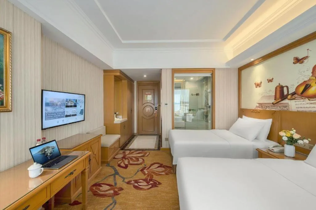 Bed in Vienna Hotel Zhengzhou Only Henan Movie Town