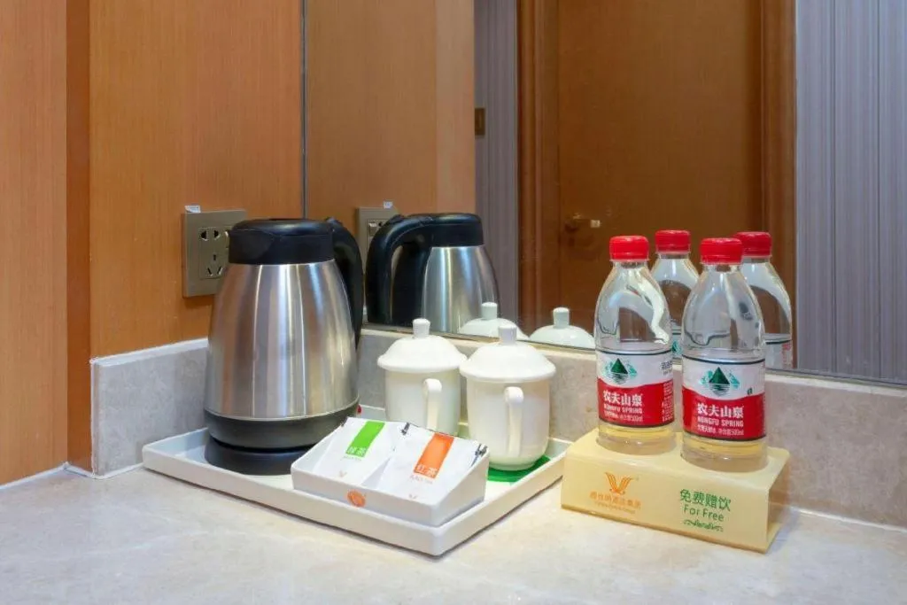 Vienna Hotel Zhengzhou Only Henan Movie Town