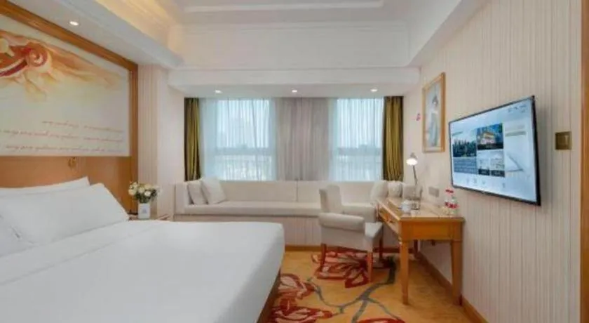 Bed in Vienna Hotel Zhengzhou Only Henan Movie Town