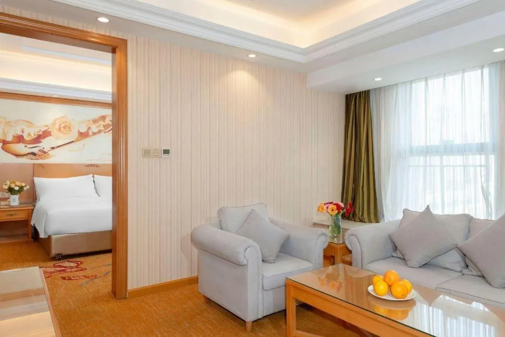 Bed in Vienna Hotel Zhengzhou Only Henan Movie Town