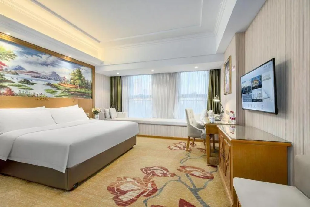 Bed in Vienna Hotel Zhengzhou Only Henan Movie Town