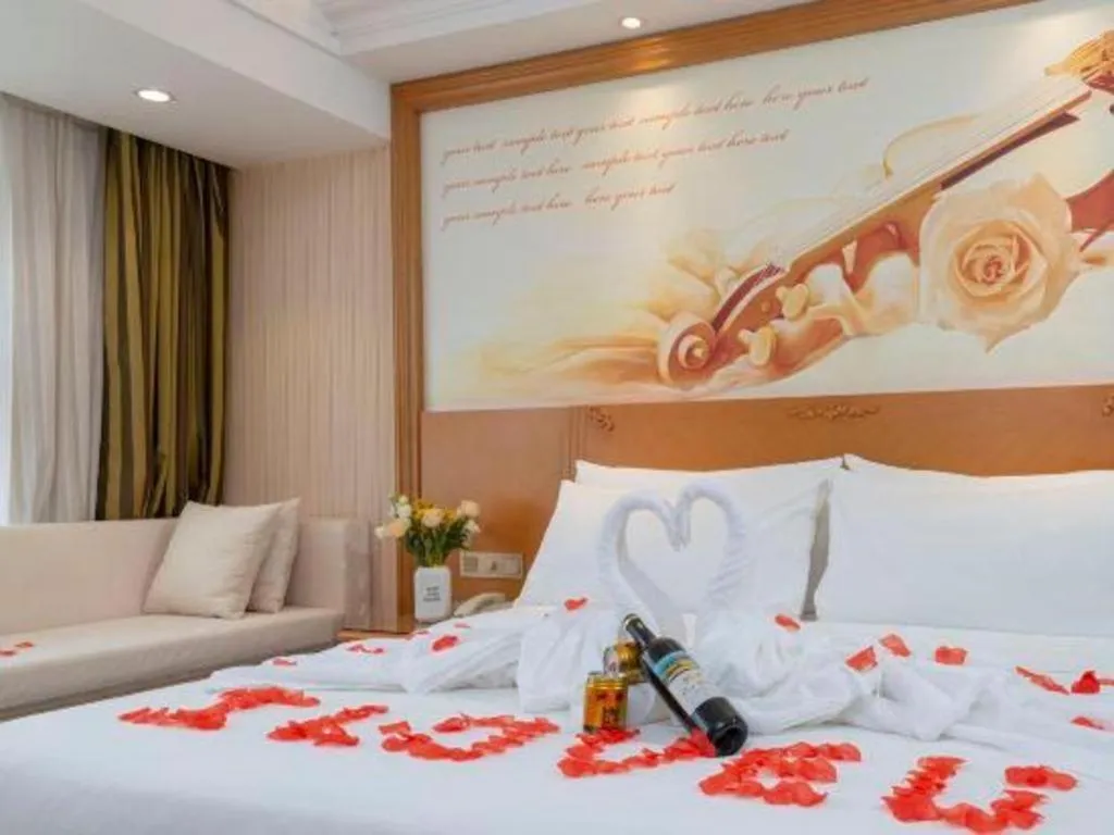 Bed in Vienna Hotel Zhengzhou Only Henan Movie Town