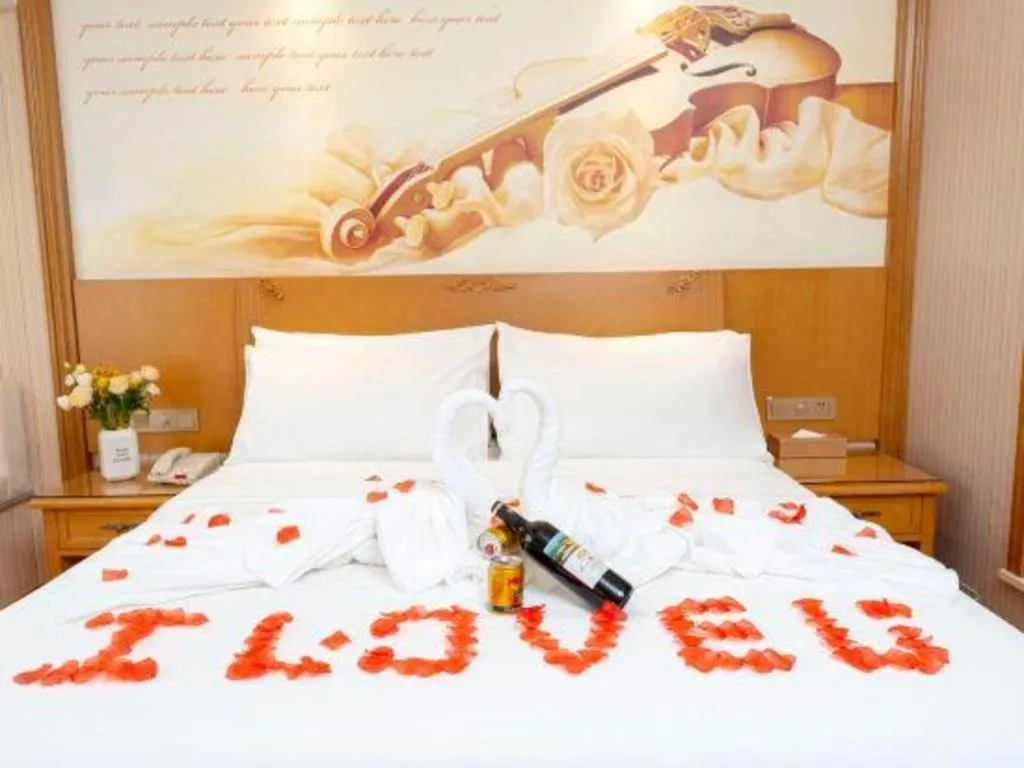 Bed in Vienna Hotel Zhengzhou Only Henan Movie Town