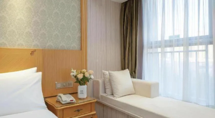 Bed in Vienna Hotel Zhengzhou Only Henan Movie Town