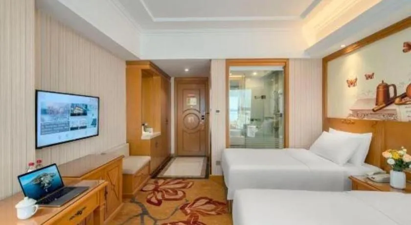 Bed in Vienna Hotel Zhengzhou Only Henan Movie Town
