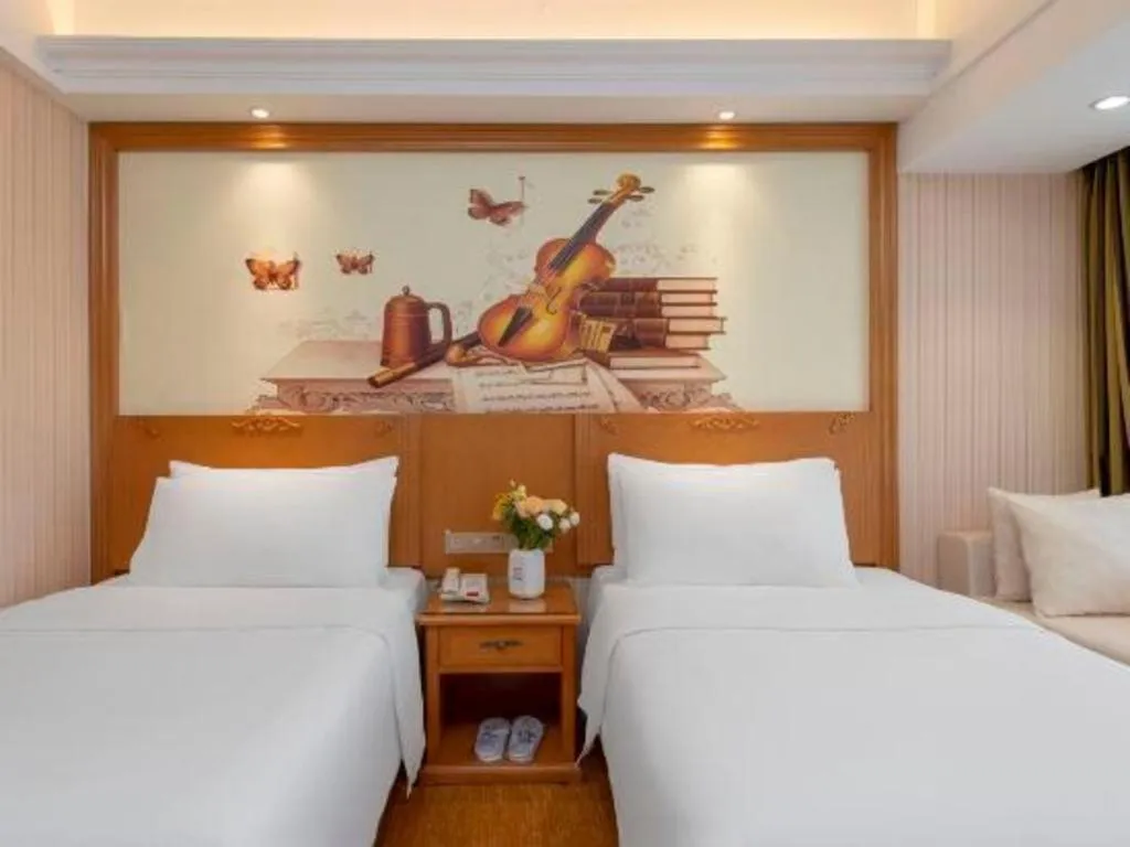 Bed in Vienna Hotel Zhengzhou Only Henan Movie Town