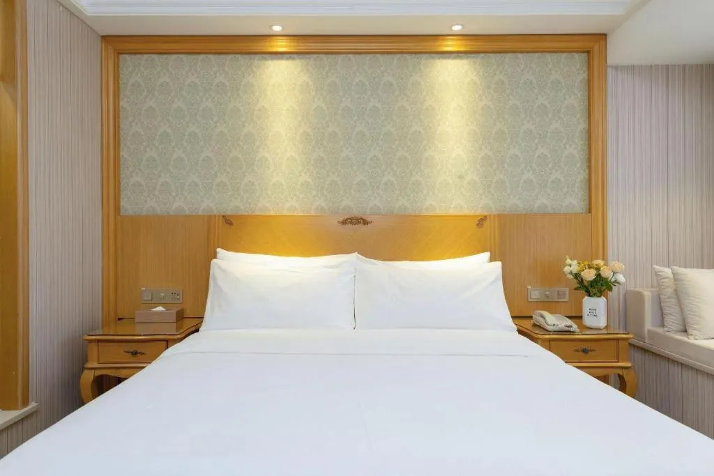 Bed in Vienna Hotel Zhengzhou Only Henan Movie Town