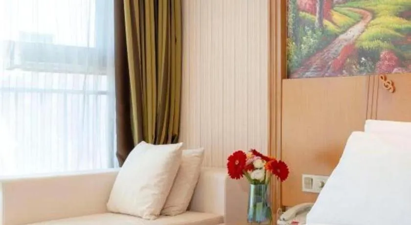 Bed in Vienna Hotel Zhengzhou Only Henan Movie Town