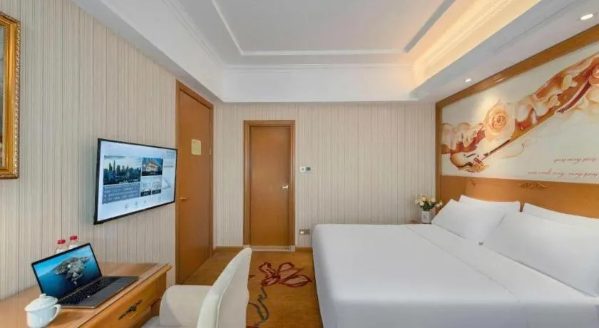 Bed in Vienna Hotel Zhengzhou Only Henan Movie Town