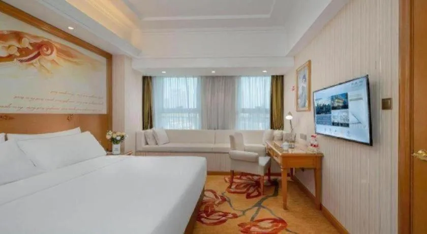 Bed in Vienna Hotel Zhengzhou Only Henan Movie Town