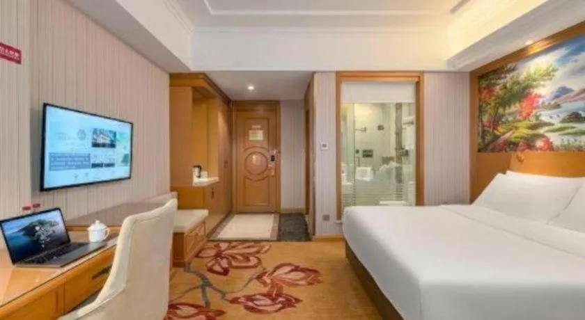 Bed in Vienna Hotel Zhengzhou Only Henan Movie Town
