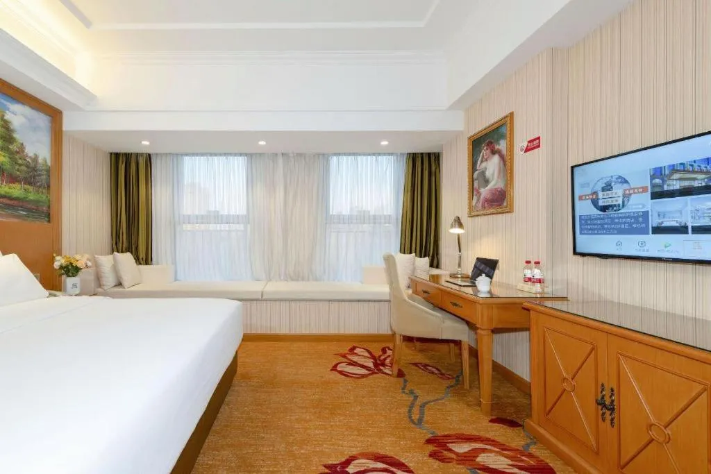 Bed in Vienna Hotel Zhengzhou Only Henan Movie Town