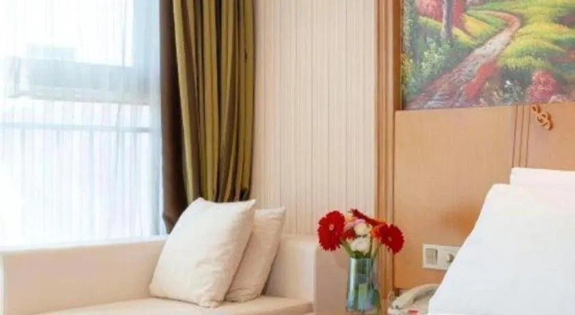 Bed in Vienna Hotel Zhengzhou Only Henan Movie Town