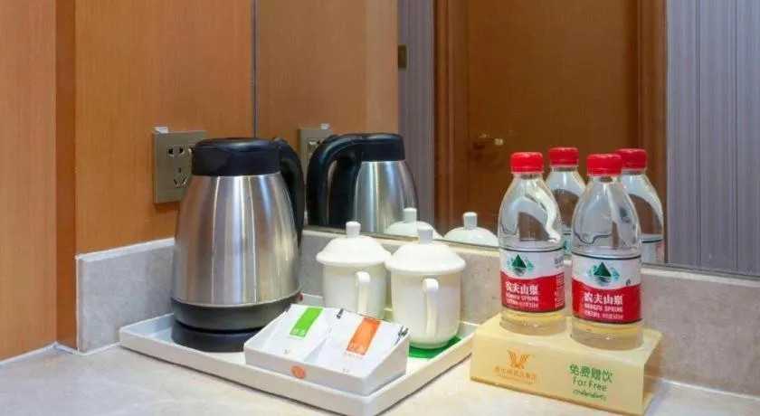 Vienna Hotel Zhengzhou Only Henan Movie Town