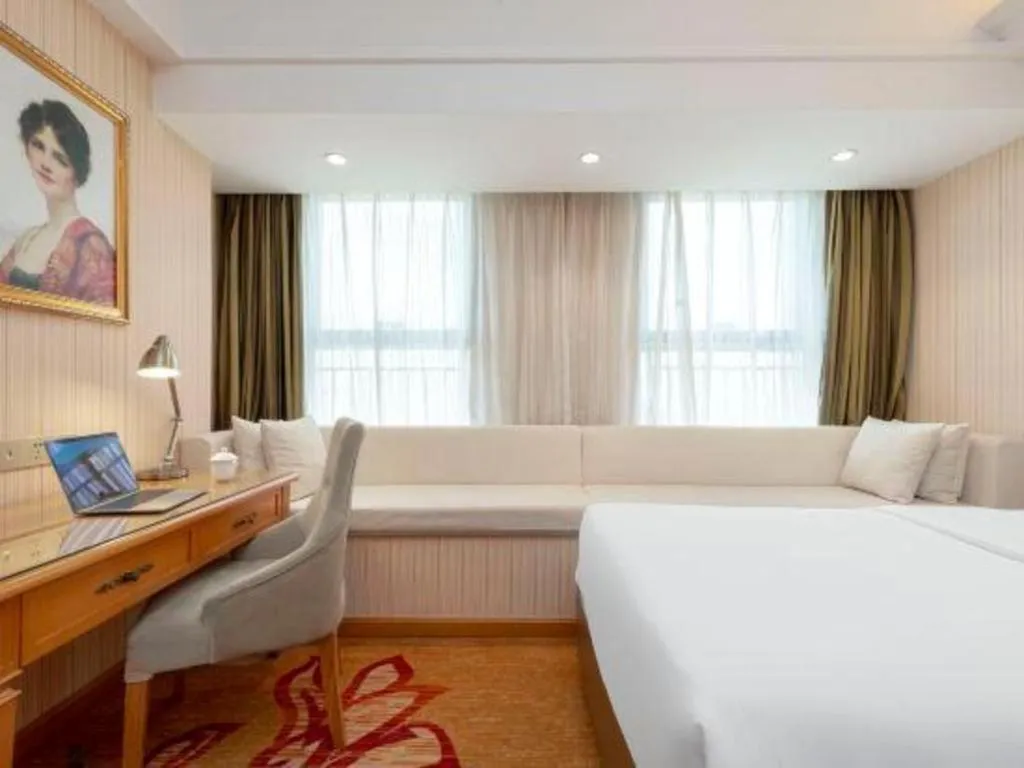 Bed in Vienna Hotel Zhengzhou Only Henan Movie Town