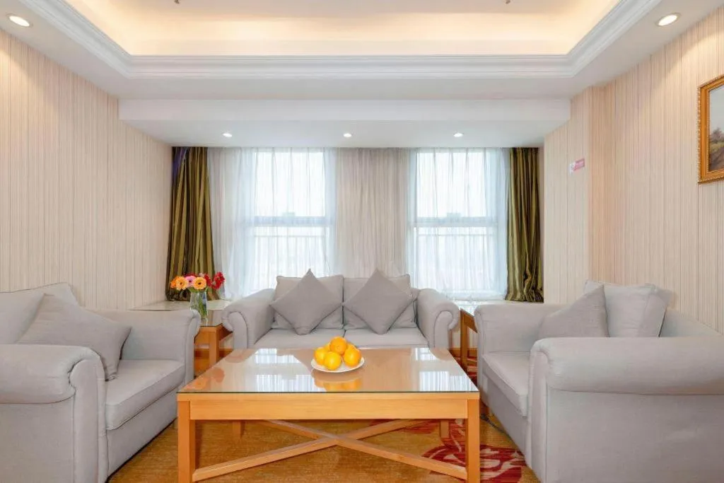 Vienna Hotel Zhengzhou Only Henan Movie Town