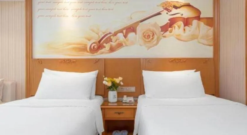 Bed in Vienna Hotel Zhengzhou Only Henan Movie Town