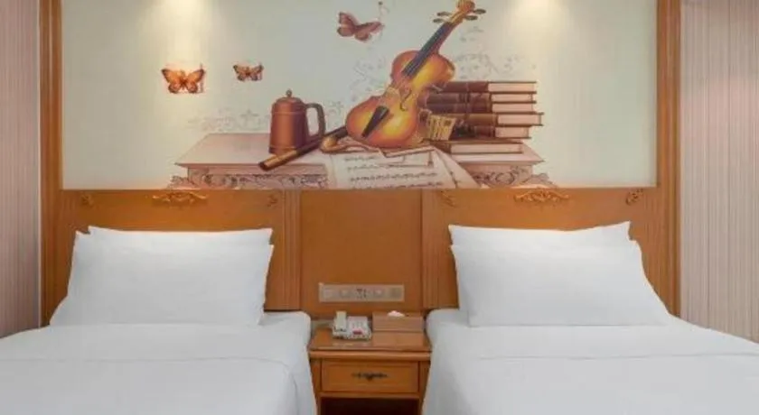 Bed in Vienna Hotel Zhengzhou Only Henan Movie Town