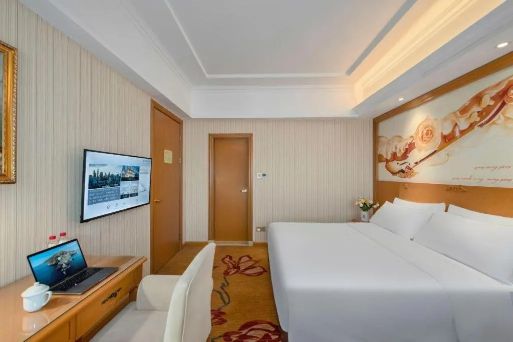 Bed in Vienna Hotel Zhengzhou Only Henan Movie Town